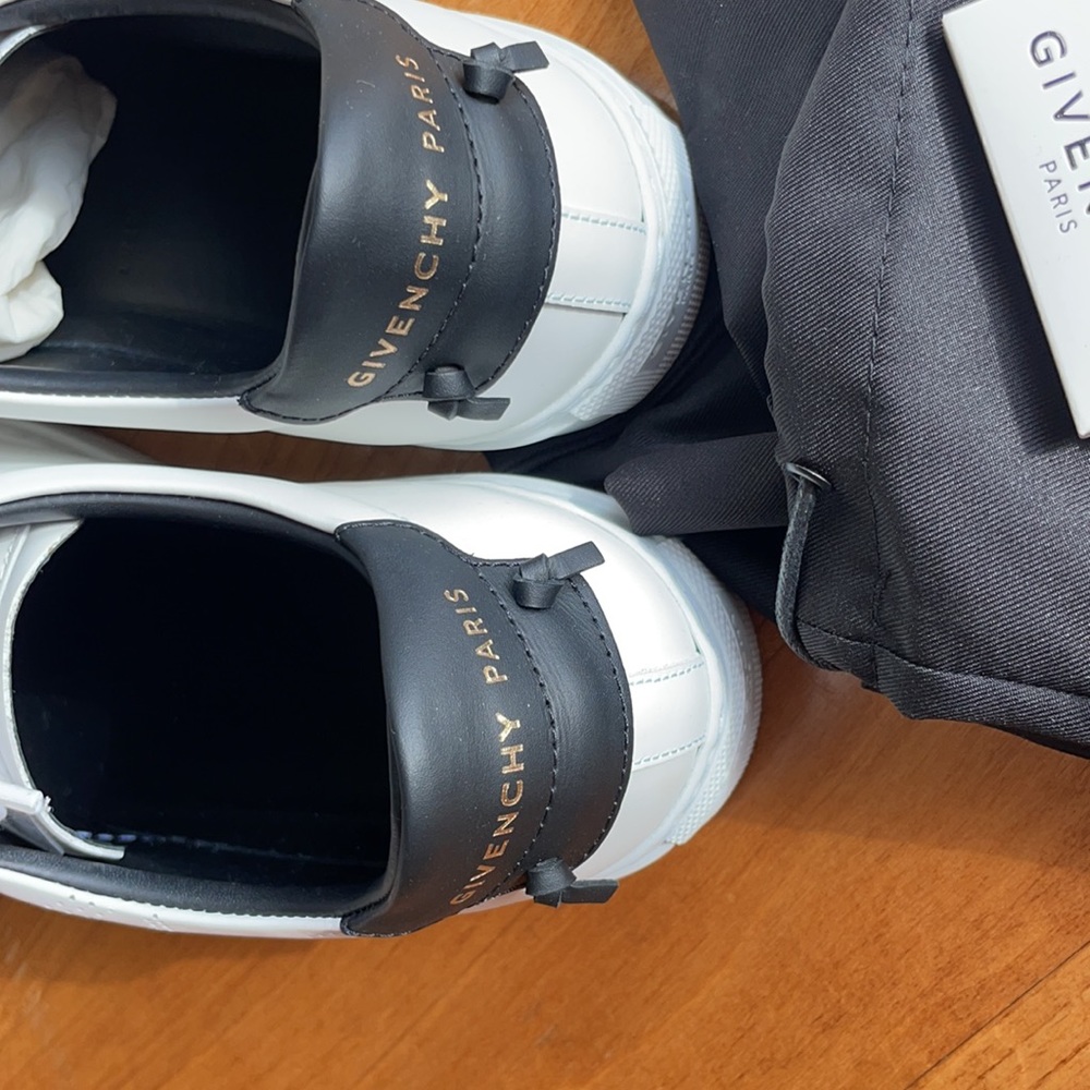 Sneakers - Picture 7 of 10